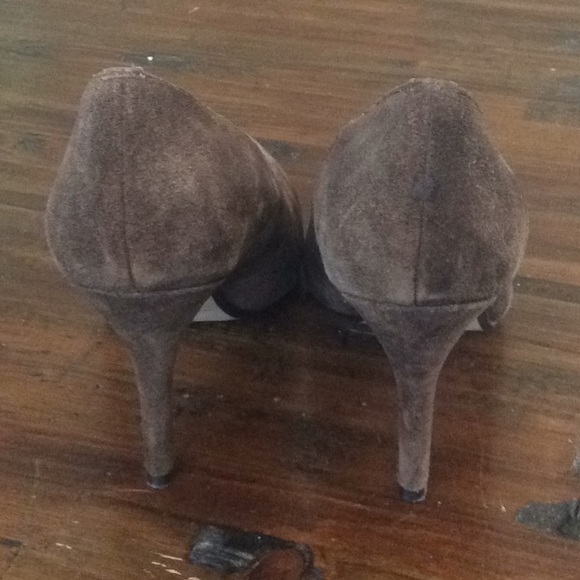 Max Studio Brown Suede heels 6.5 - Picture 2 of 4